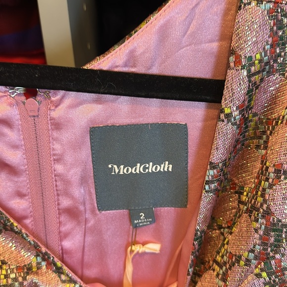 Modcloth pink/silver metallic threads sleeveless v neck lined dress size 2 NWT - Picture 2 of 3